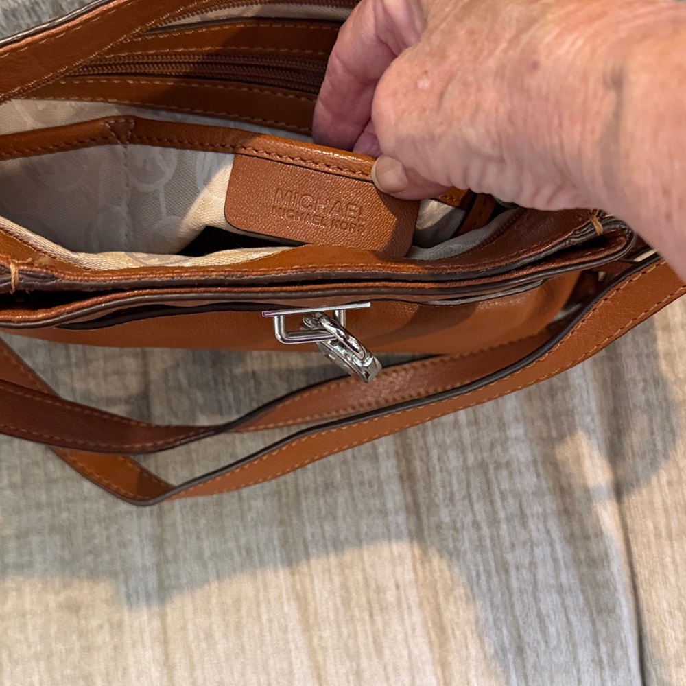 Michael Kors Brown Leather Hamilton pebbledCrossbody Bag in warm brown - Picture 7 of 9